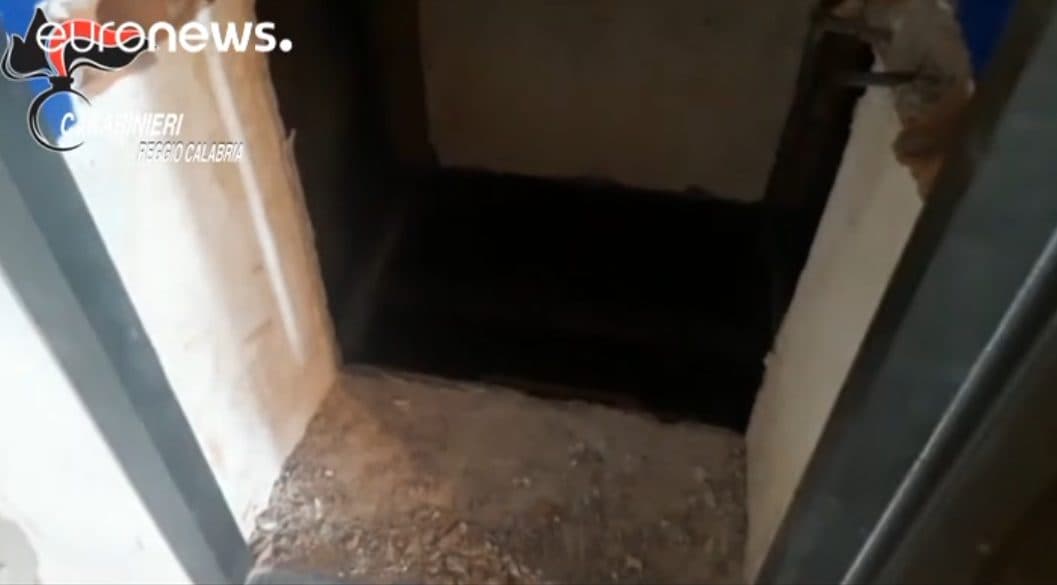 Descubren búnker de la mafia en Italia con túnel de escape de 120 m