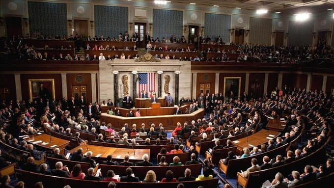 EEUU Aprueba Resolución para Limitar Acciones de Trump en Irán