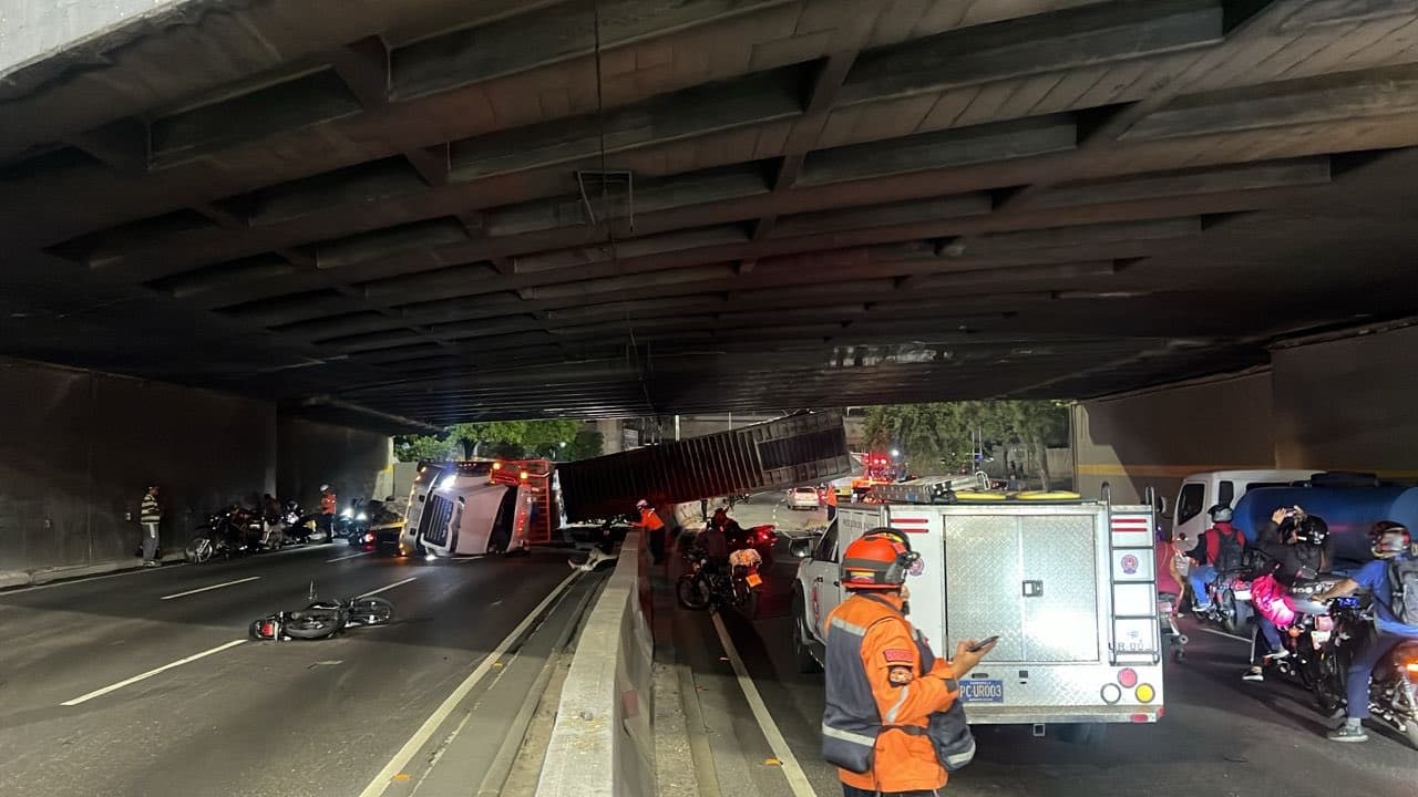 Caos y tragedia en Caracas: Accidente de gandola deja muertos