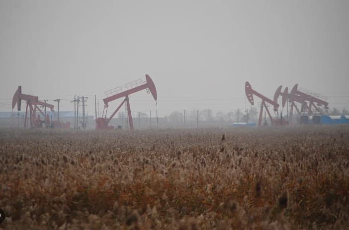 AIE: Oferta petrolera podría superar demanda antes de fin de año