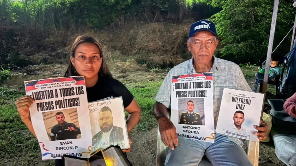 Familiares de presos políticos en El Rodeo I exigen su liberación