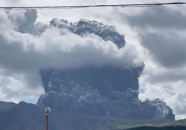 Japón eleva la alerta en el volcán Aso tras aumento de temblores