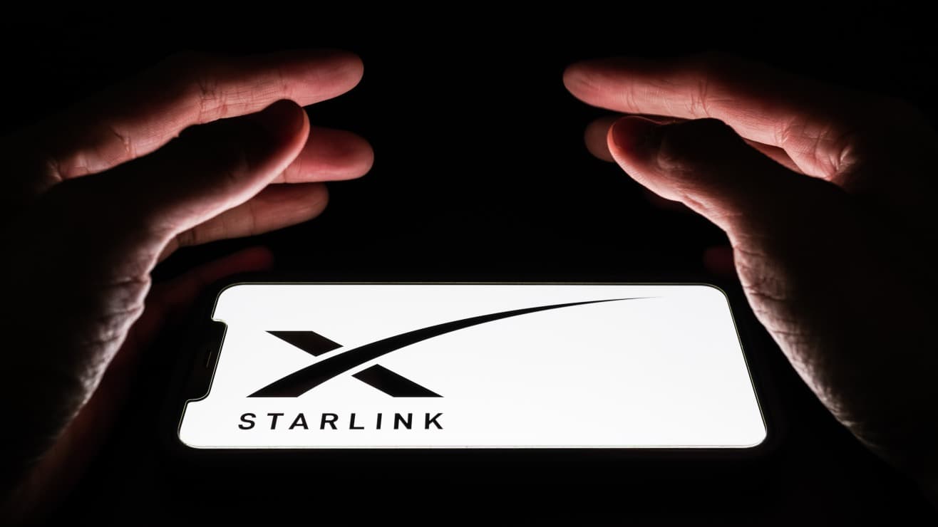Elon Musk anuncia un cambio revolucionario para Starlink que impactará la conectividad