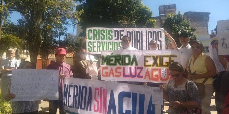 Crisis en Mérida: Falta de agua y apagones llevan a la desesperación