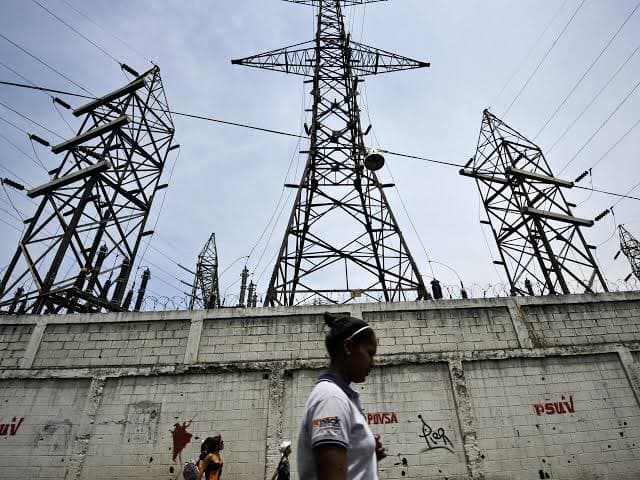 Fluctuaciones del 12 de agosto revelan el colapso del sistema eléctrico en Venezuela