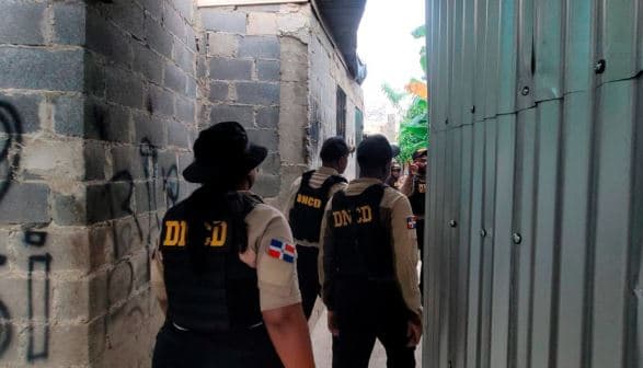 Español se cayó con los kilos en aeropuerto de República Dominicana tras ocultar droga en su equipaje