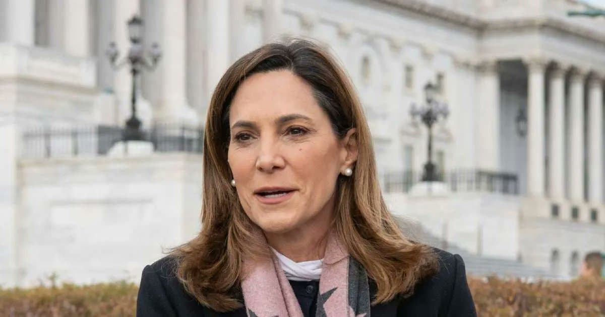 Congresista María Elvira Salazar dice que Trump apoyará legalizar a algunos inmigrantes