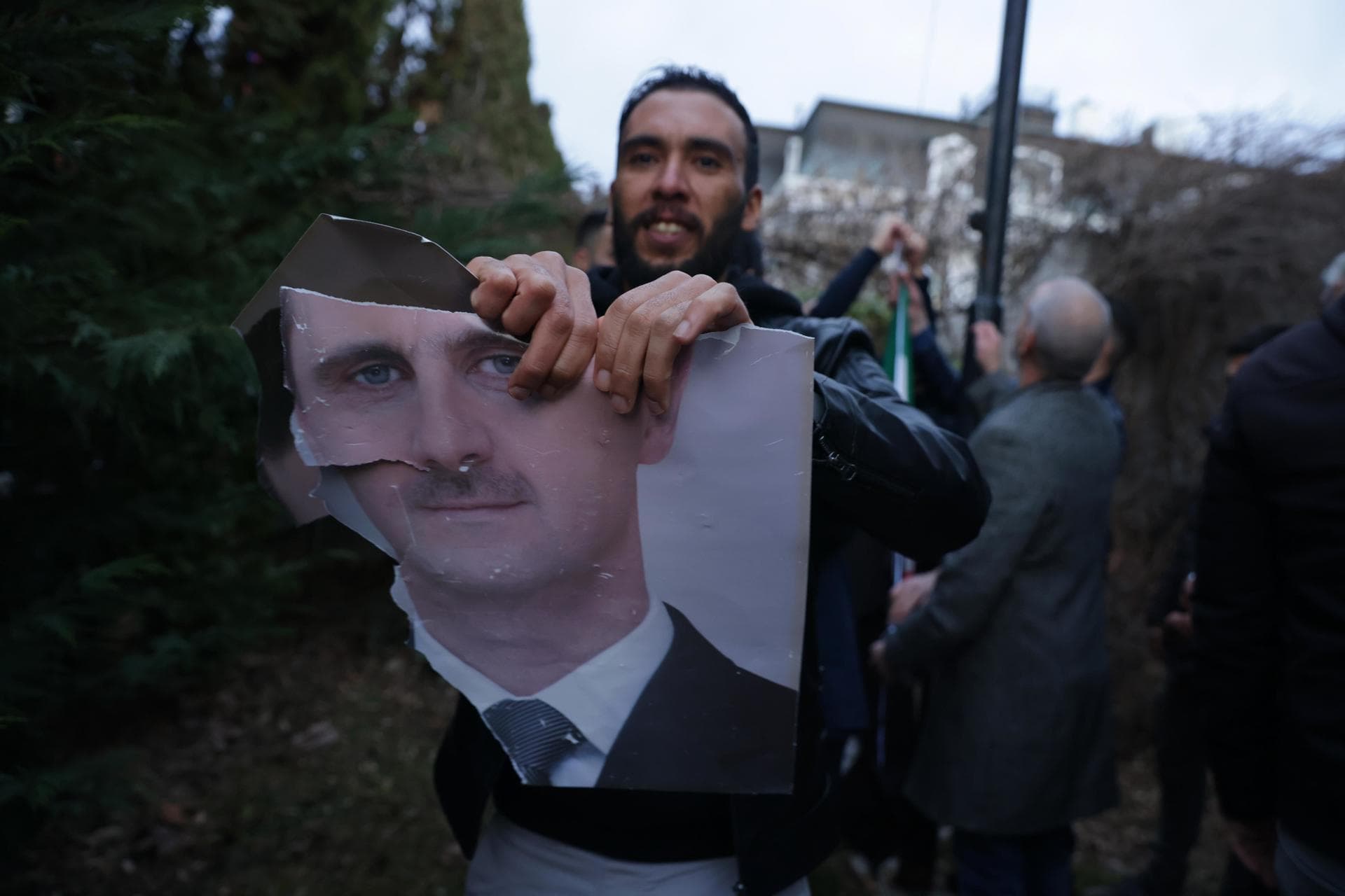 Bashar al Assad, exdictador sirio, condenado a muerte por crímenes de guerra