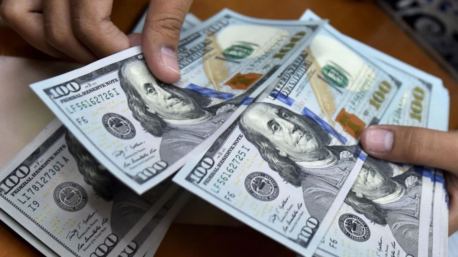 Escalada del Dólar en Venezuela: La Emergencia Nacional Agrava la Crisis