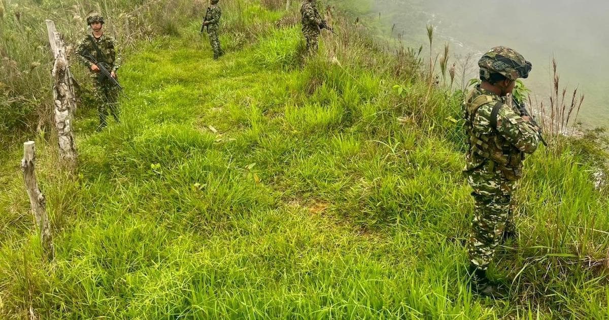 Juez ordena a Petro proteger a niños y suspender bombardeos en frontera