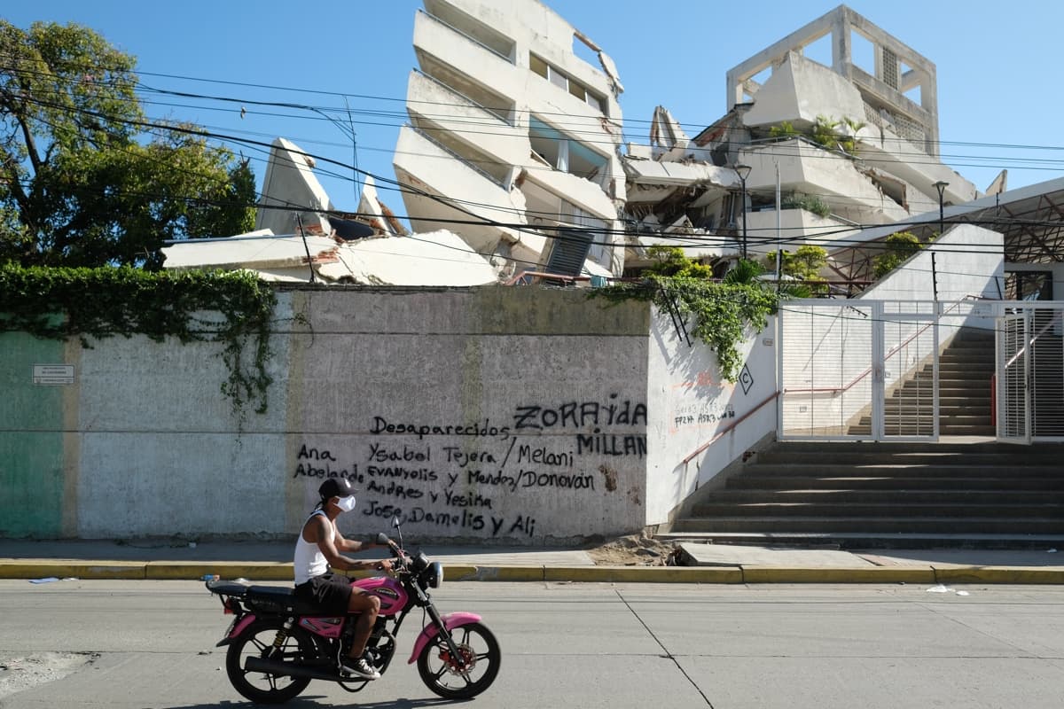 Búsqueda de cuerpos en Venezuela: dos semanas después del devastador terremoto