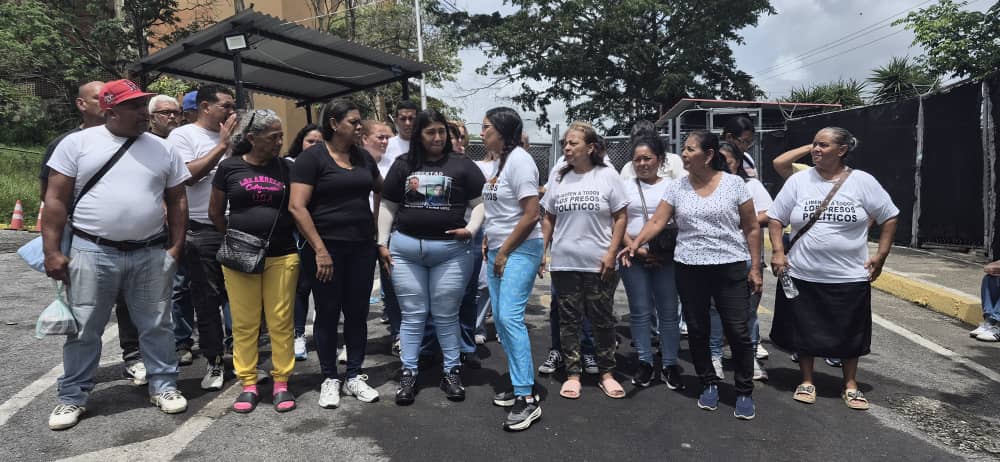 Familiares de presos políticos del Rodeo I alertan sobre la vida de reclusos tras sismos