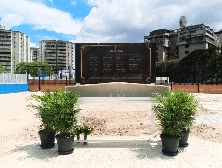Caracas rinde homenaje a víctimas del colapso del edificio Rita