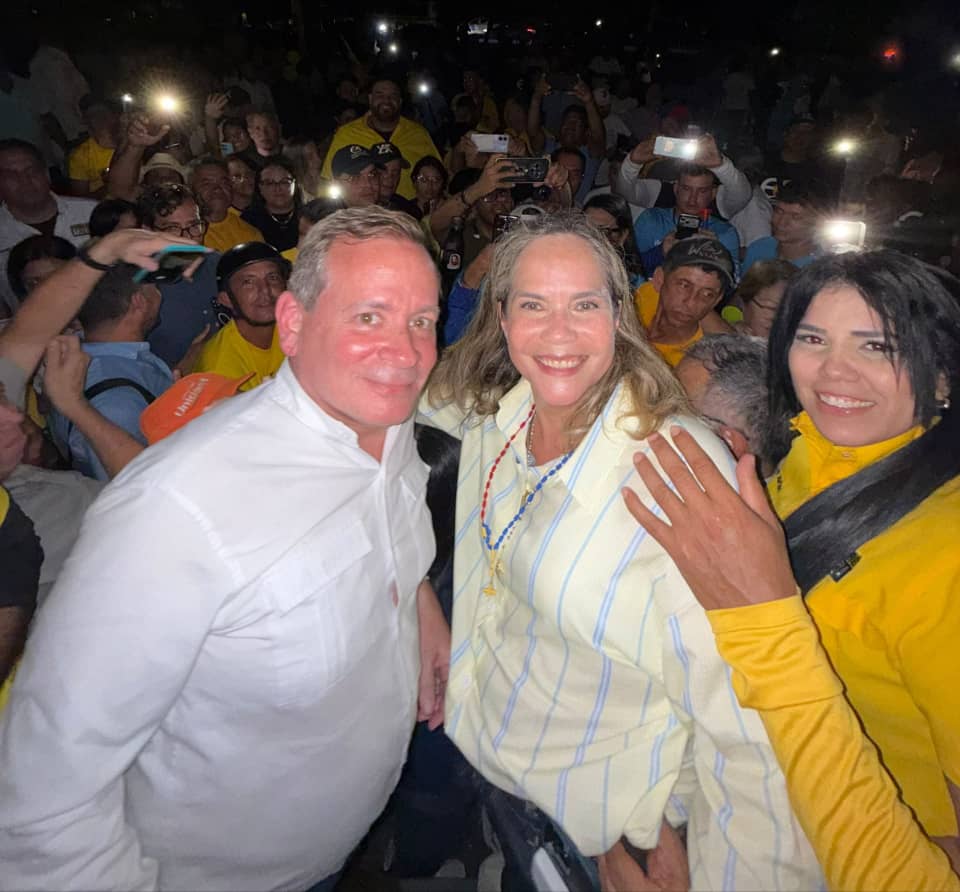 María Beatriz Martínez Regresa a Venezuela y Llama a la Unidad de la Oposición