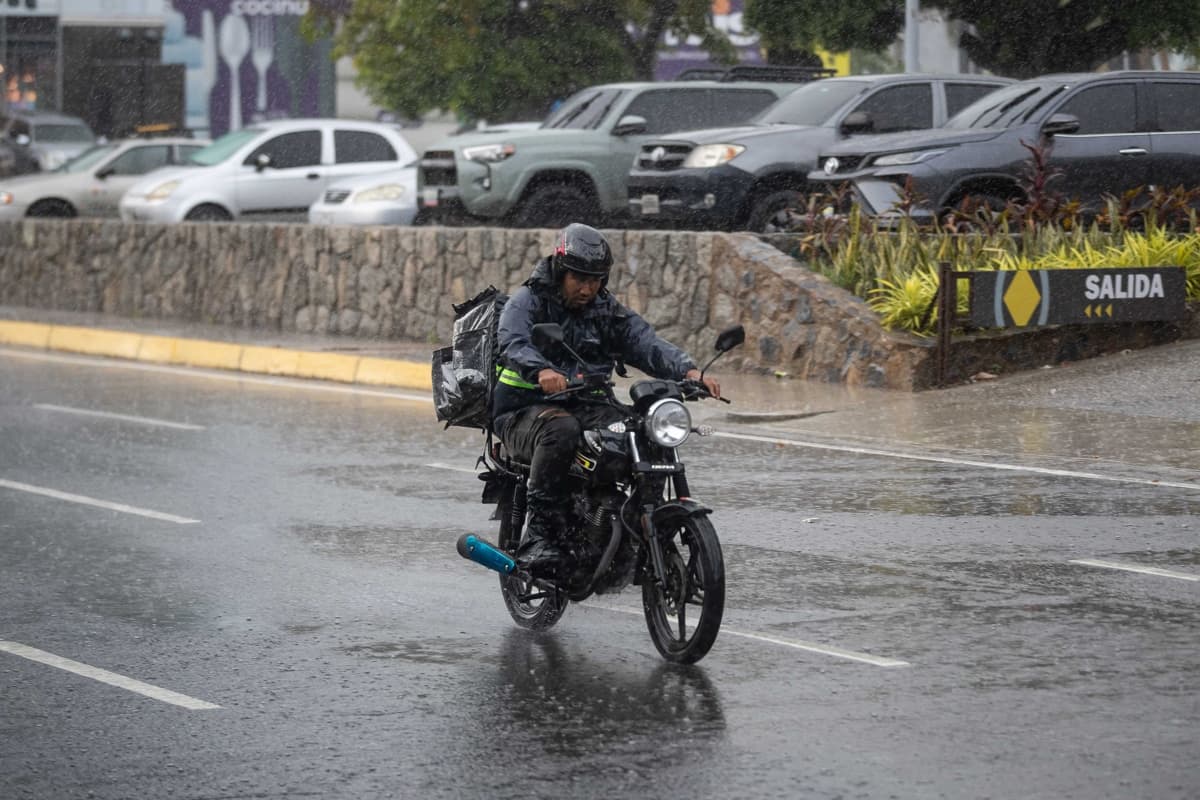 Inameh pronostica lluvias moderadas a fuertes esta semana por llegada de 2 ondas tropicales