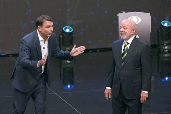 Lula y Flávio Bolsonaro llegan igualados a la recta final en Brasil