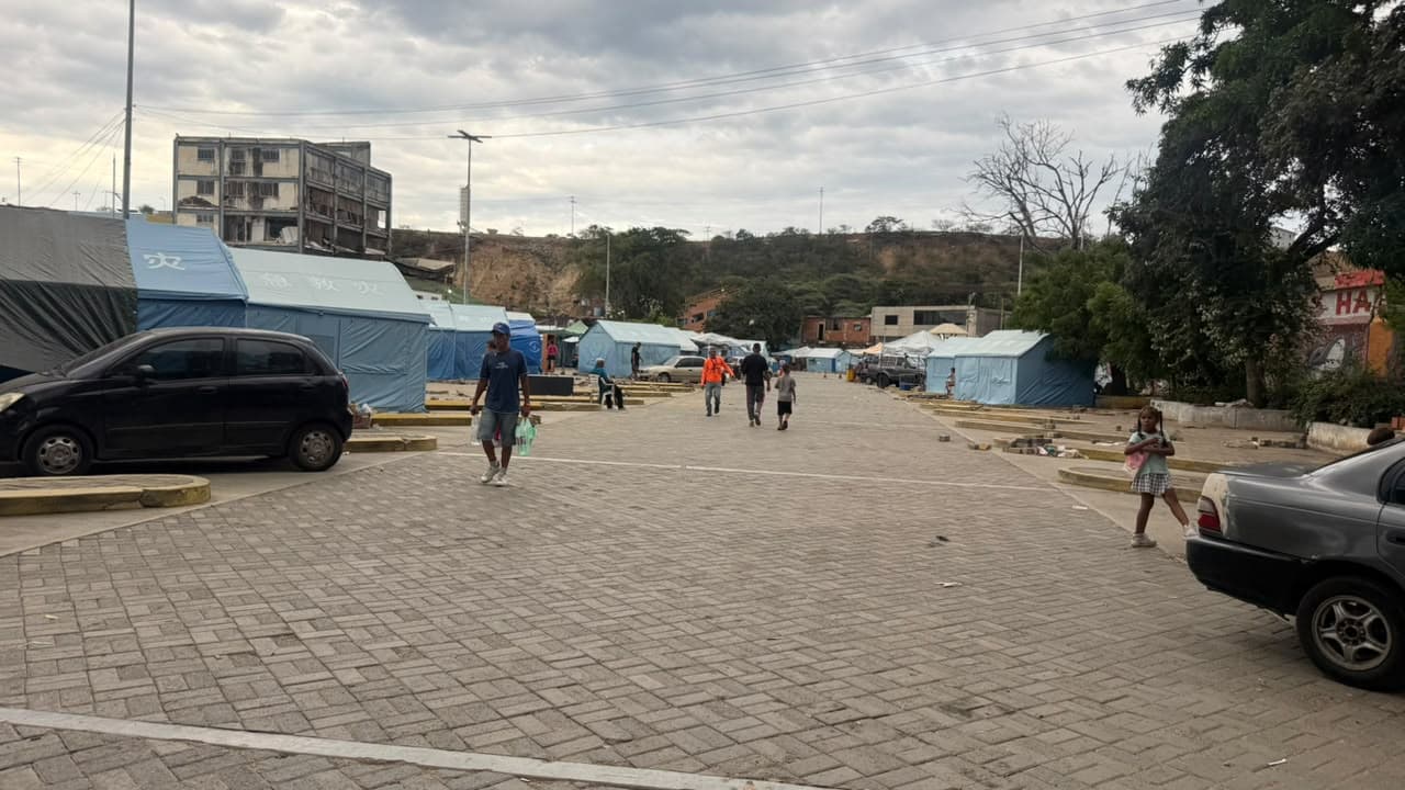 Claribel y su familia duermen en una camioneta en Vargas: 4 meses del doble terremoto