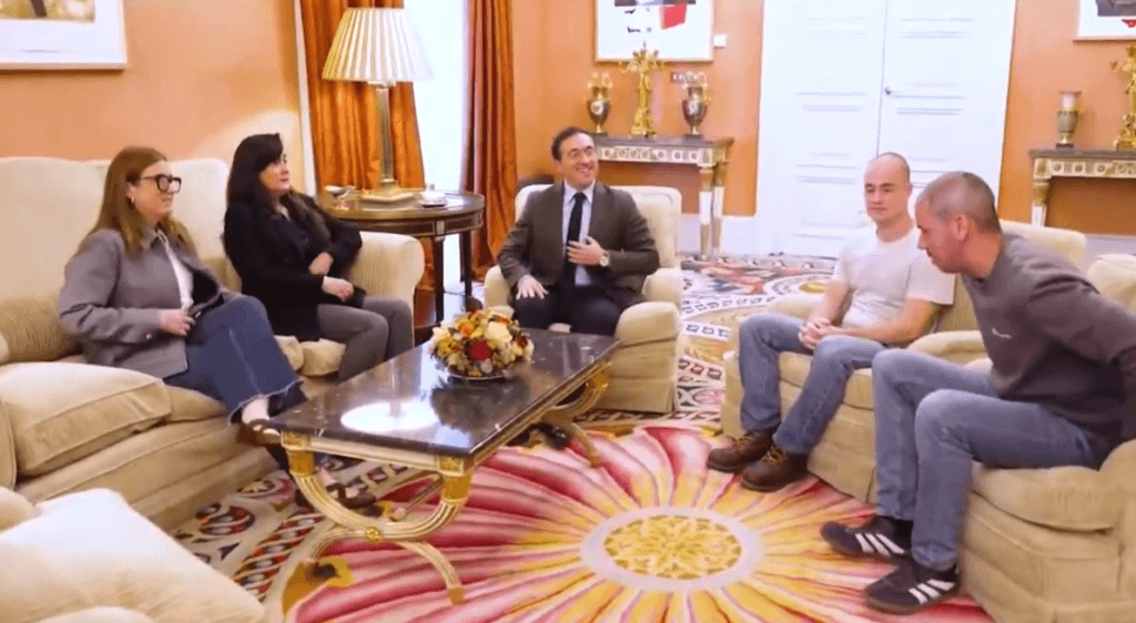 Ministro español se reúne con Rocío San Miguel y otros excarcelados de prisiones venezolanas