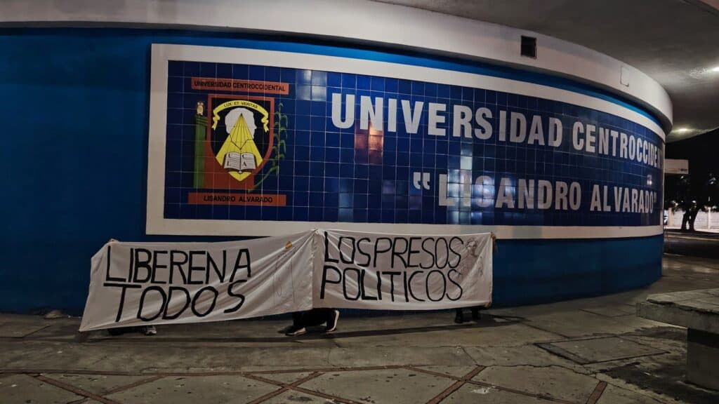 Estudiantes Venezolanos Exigen Libertad Para Presos Políticos