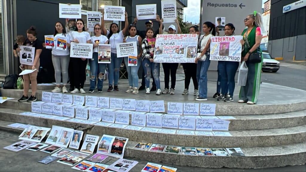 Familiares de presos políticos llegan de Zulia, Táchira y Bolívar y visibilizan por primera vez detenciones ocultas por el miedo