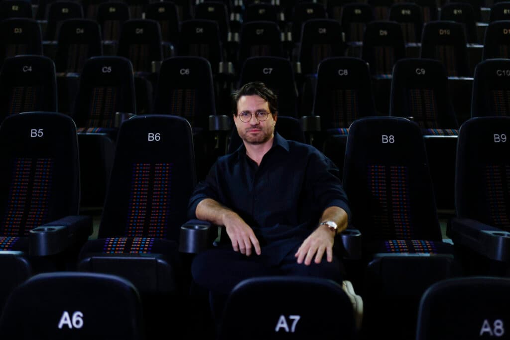 Edgar Ramírez: Sobrevivir y Resistir en el Caos de Venezuela