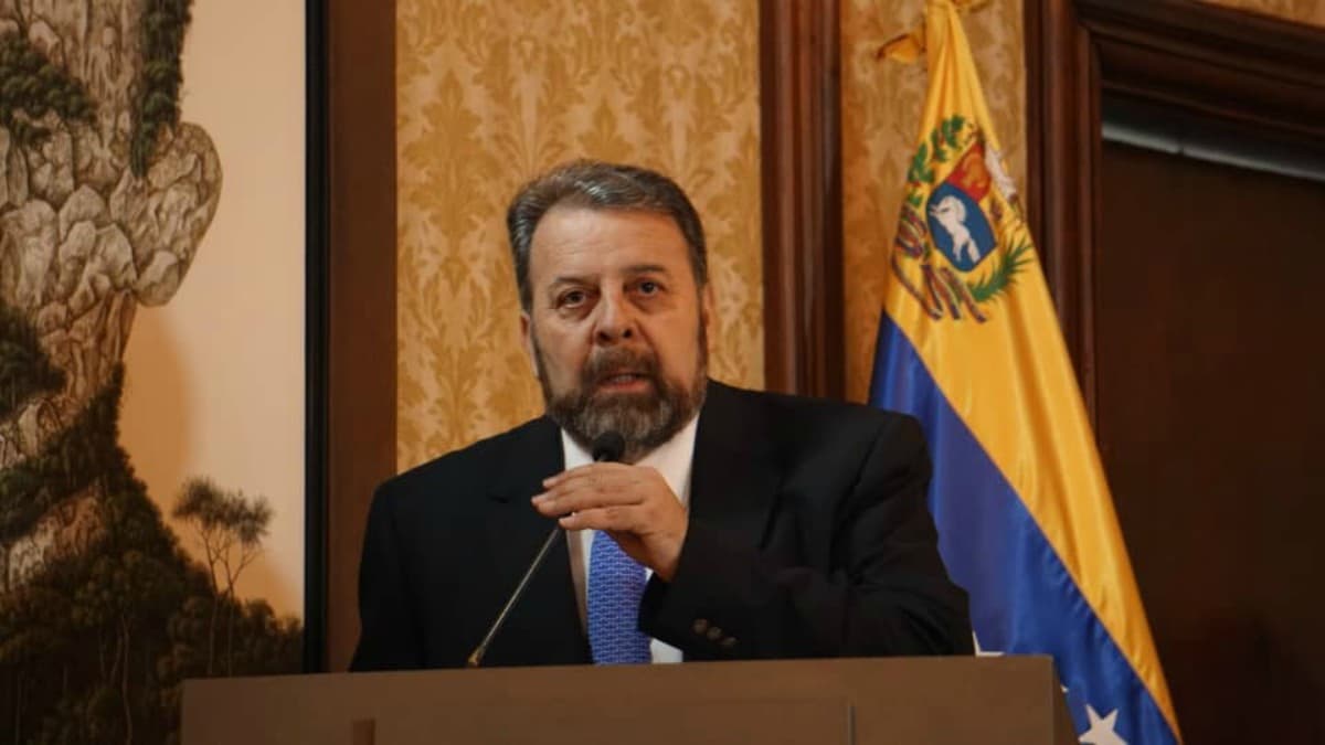 Delcy Rodríguez propone a Timoteo Zambrano como embajador en España