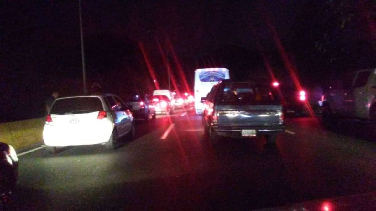 Inseguridad vial: la falta de luz en la Gran Mariscal de Ayacucho alarma a conductores