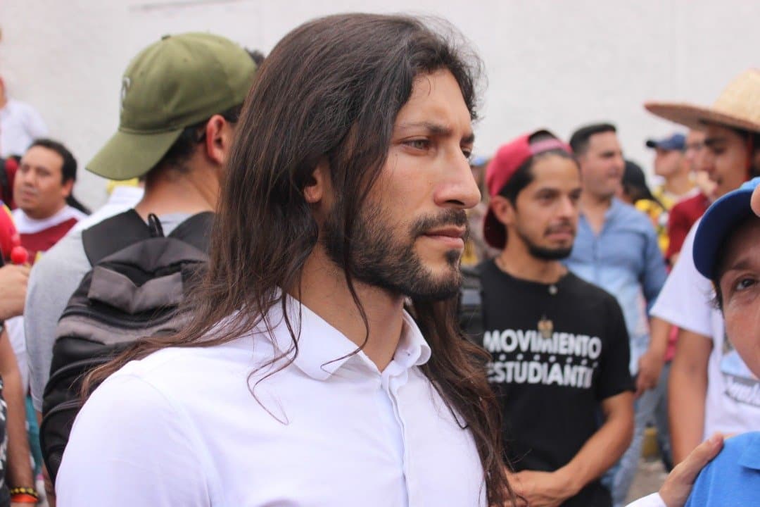 Renzo Prieto Regresa a Venezuela para Ayudar a las Víctimas de Terremotos