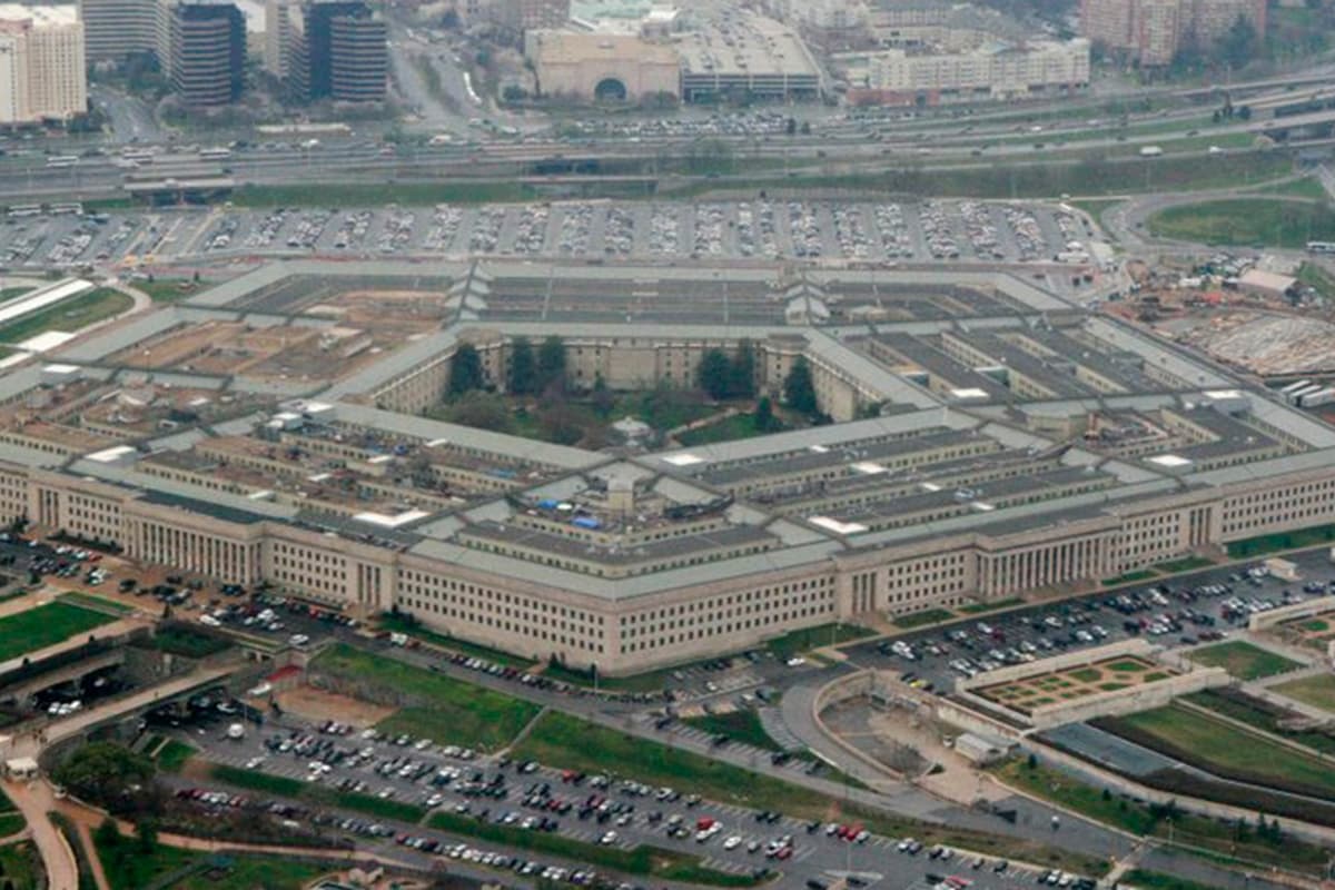 Pentágono rompe lazos académicos con Harvard a partir de 2026