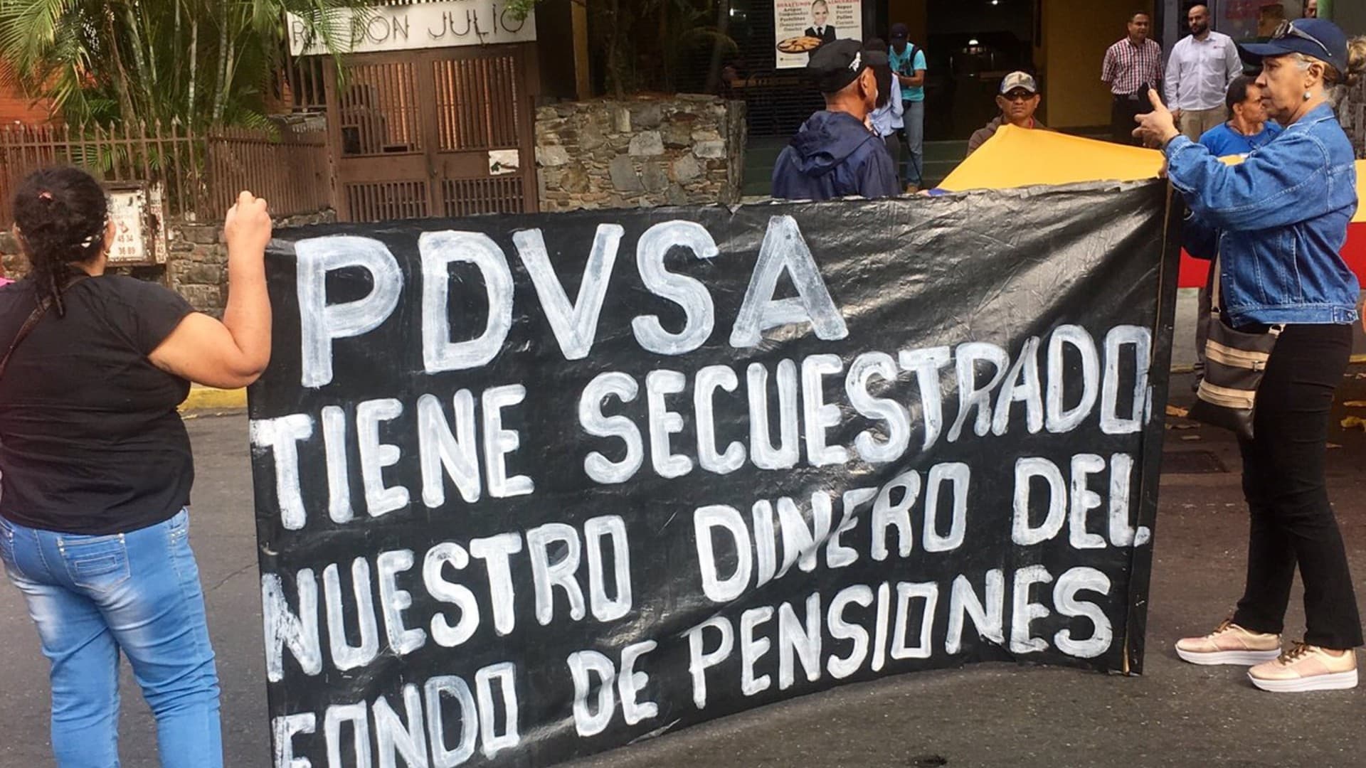 Trabajadores y jubilados de Pdvsa protestaron en Maracaibo por pagos pendientes y planes de salud