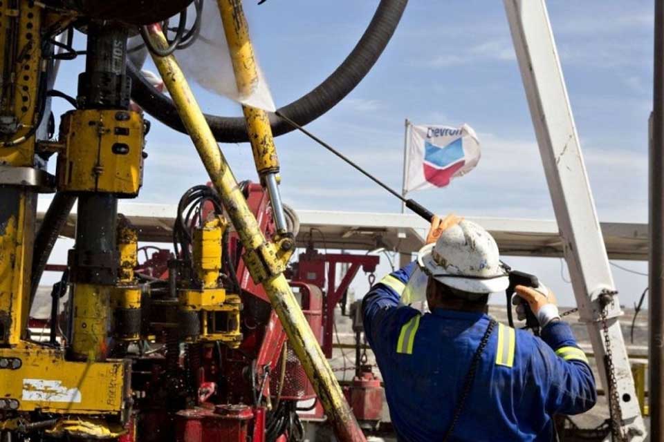 Venezuela da un giro histórico en su industria petrolera con nueva ley