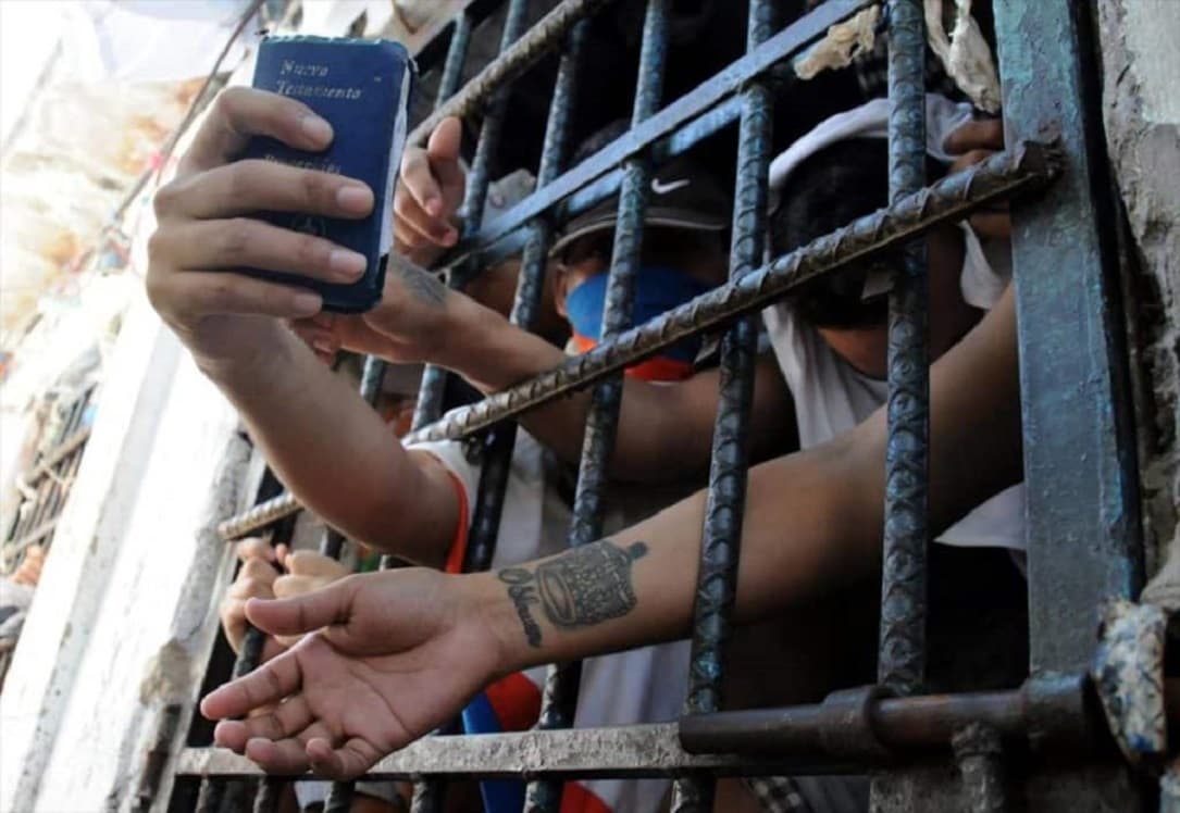 OVP denuncia cobros de hasta 100 dólares a presos y familiares para reparar cárceles en Venezuela