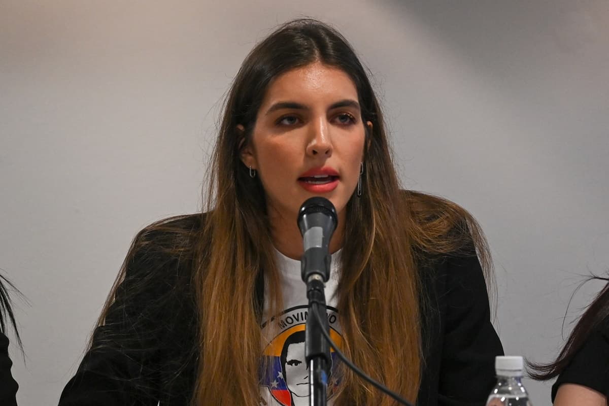 Camilla Fabri Sale del Gabinete: Cambios en el Gobierno de Maduro
