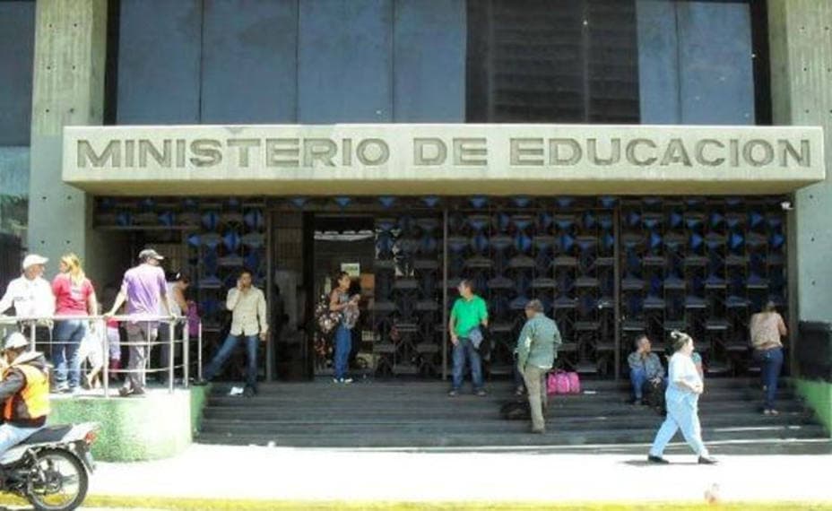 Denuncian Jubilaciones Forzosas en el Ministerio de Educación de Venezuela