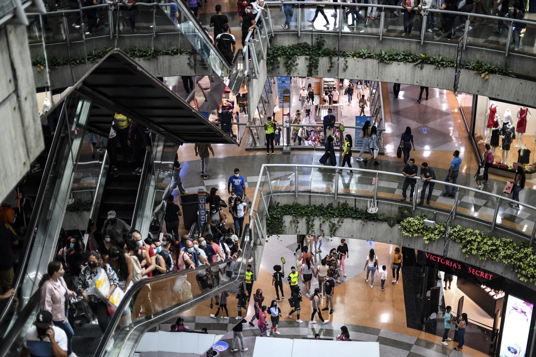 Centros Comerciales de Caracas Implementan Ahorro Energético Crucial