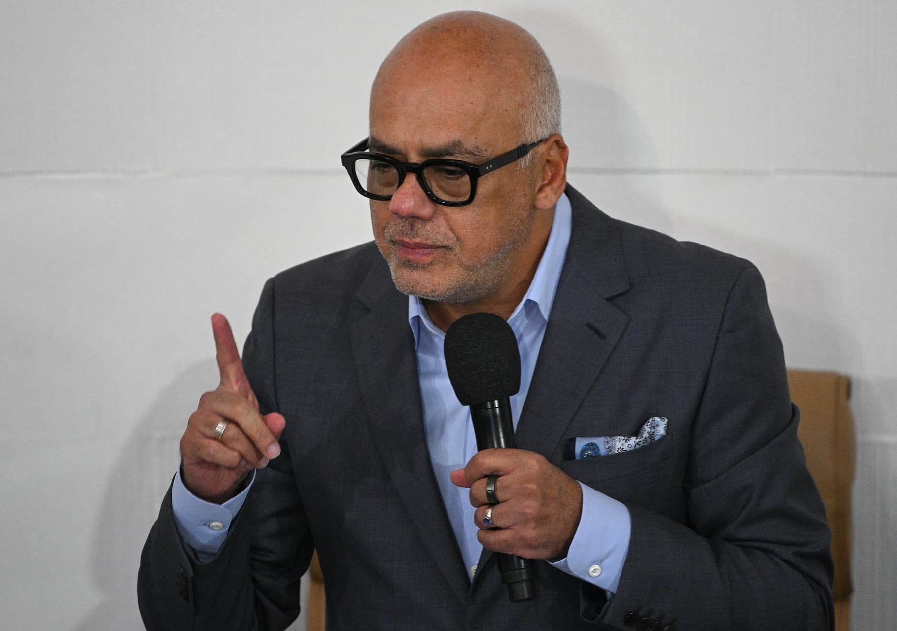 Jorge Rodríguez llama a considerar a familias de presos políticos en nueva ley de amnistía