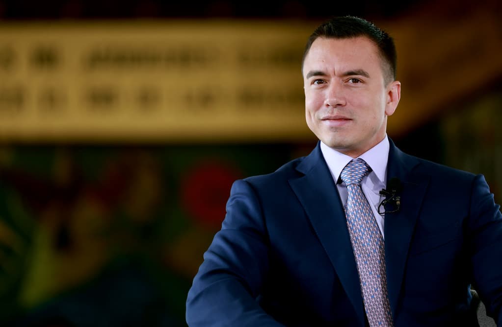 Noboa sugiere quema de documentos en embajada cubana tras expulsiones