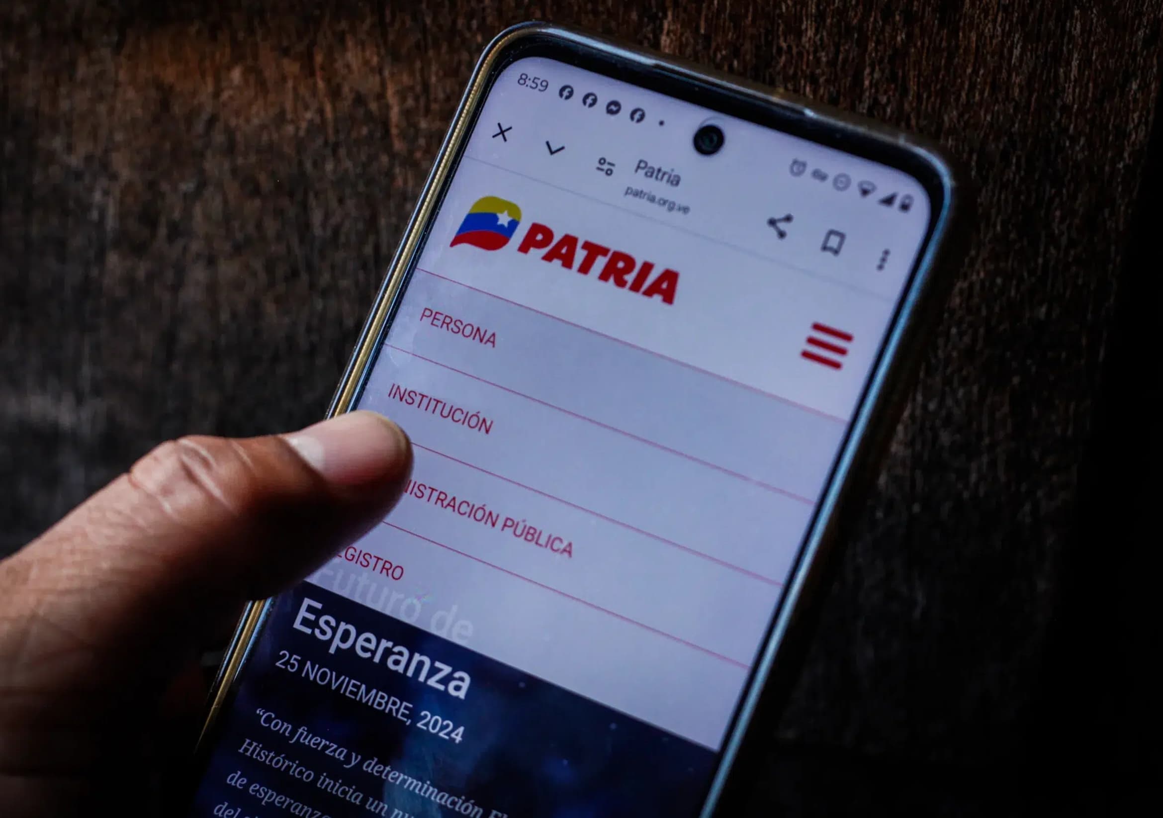 Gobierno inició entrega del Bono Beca Universitaria con aumento de 29,6 %