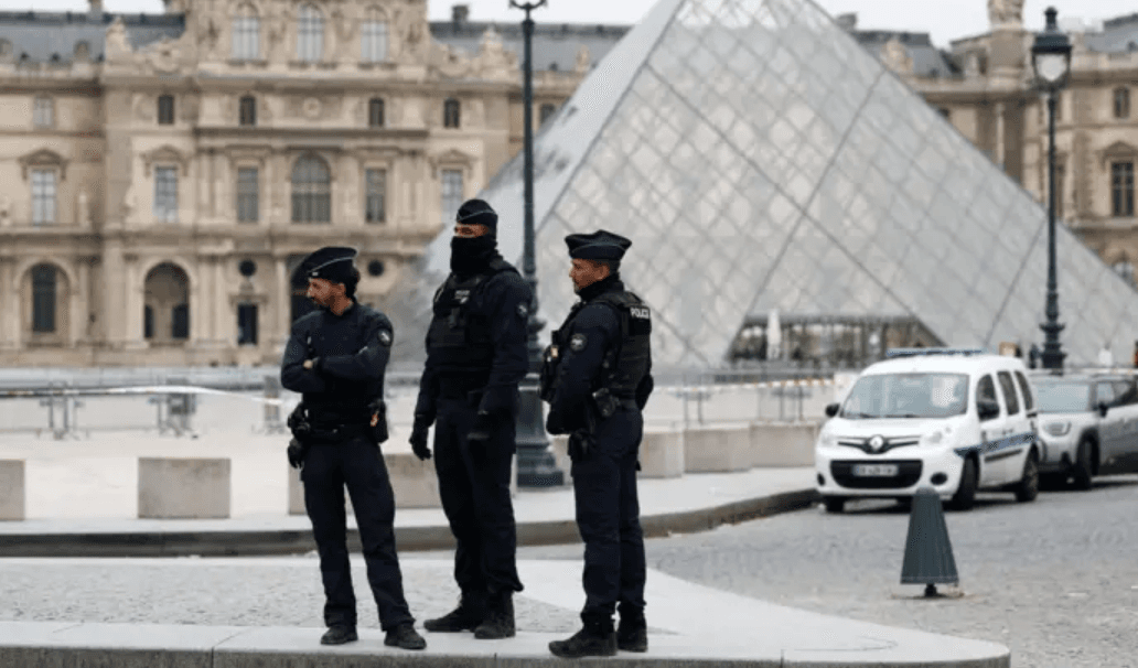 Robo en el Louvre: Seguridad deficiente y respuesta policial tardía