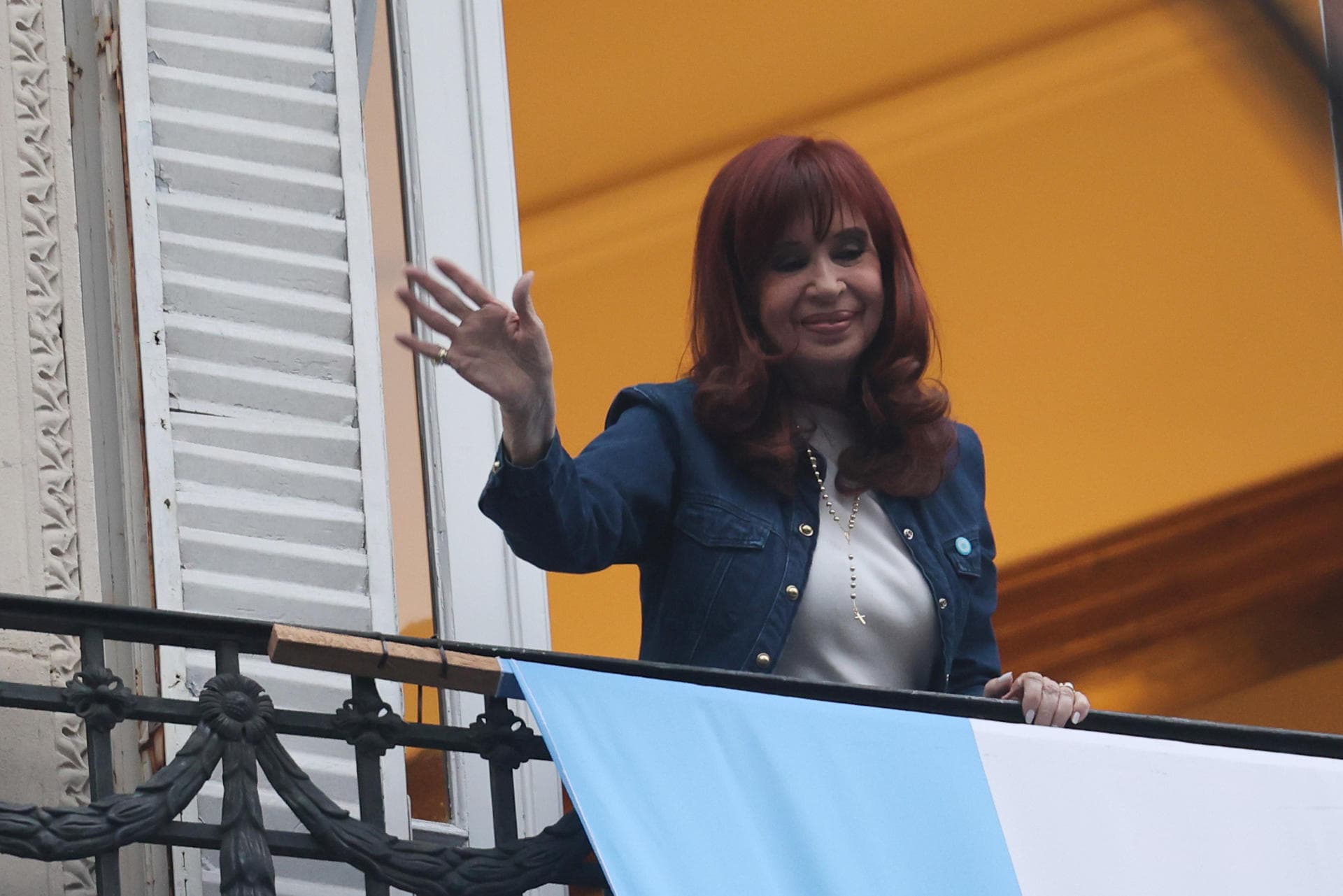 Argentina Embarga Bienes de Cristina Fernández: Un Caso de Justicia Internacional
