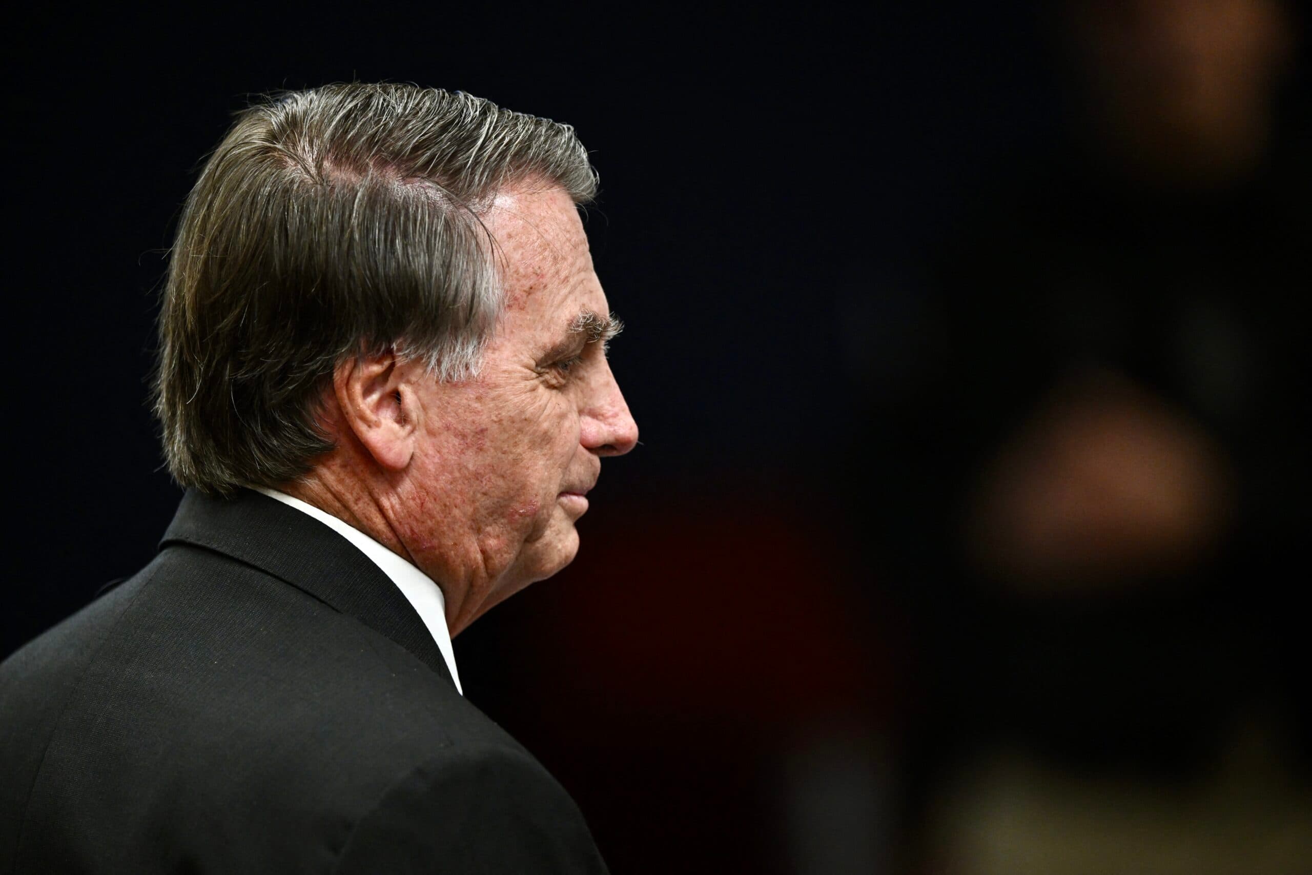 Trasladan a Bolsonaro a cárcel con mejores condiciones en Brasil