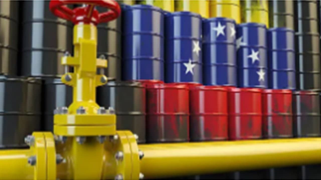 Precios del petróleo cierran con leve aumento ante la situación en Irán y Venezuela