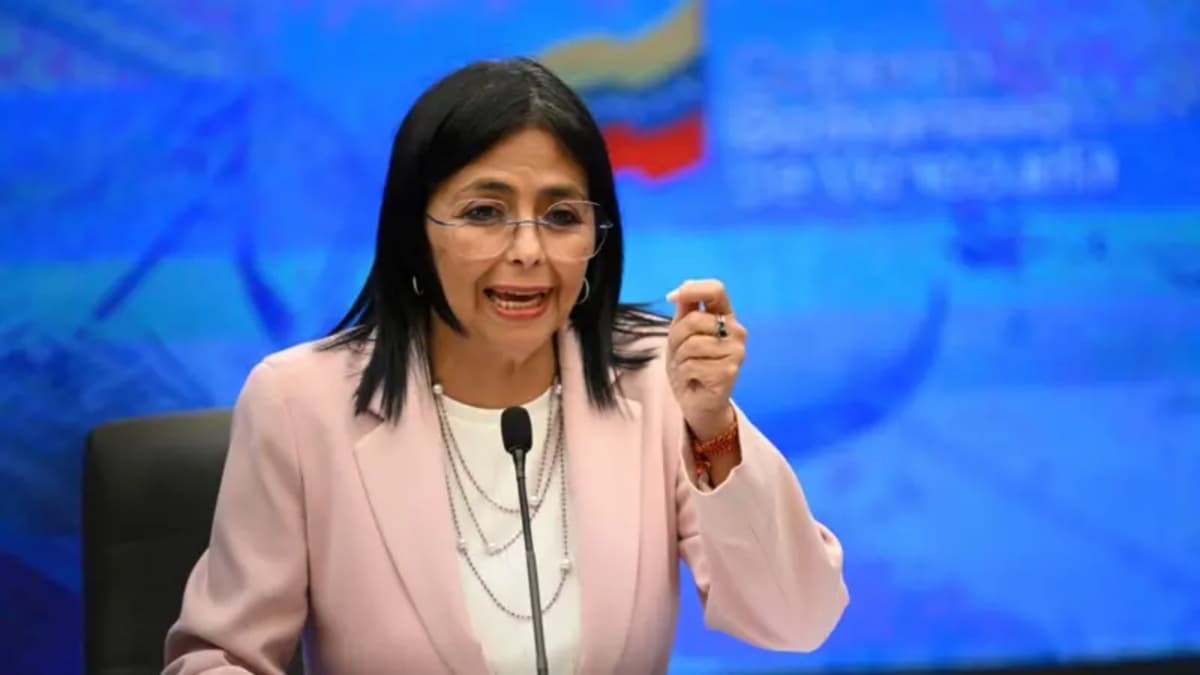 Delcy Rodríguez: "Si algún día me tocase ir a Washington, lo haré de pie, no arrastrada"