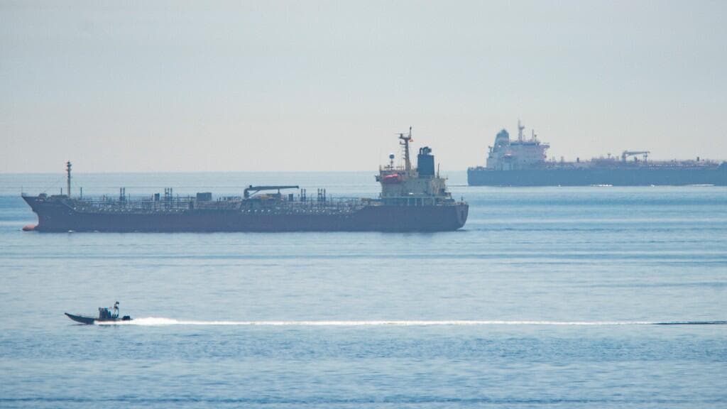 EE.UU. Reimpone Sanciones al Petróleo Iraní: Un Golpe al Comercio Global