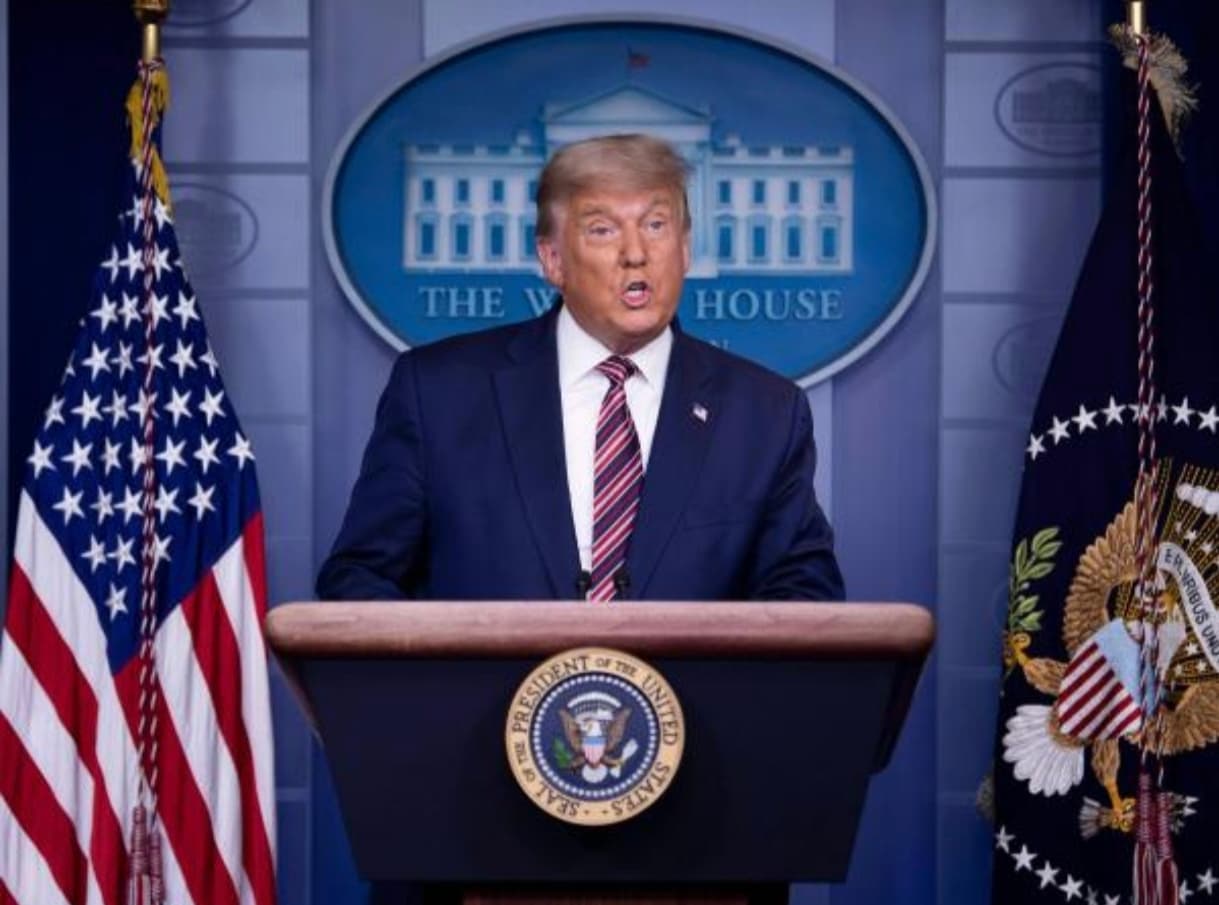 Trump amenaza con imponer arancel de 25% a cualquier país que haga negocios con Irán