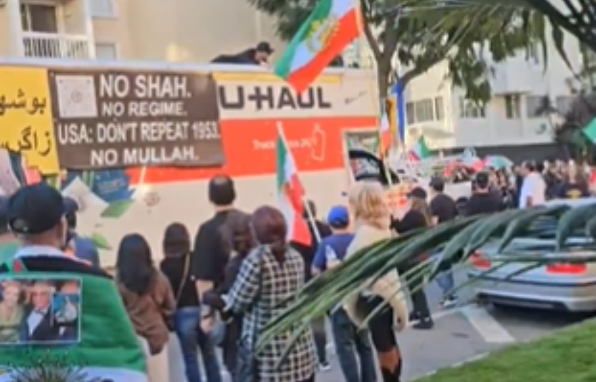 Un conductor de un camión en Los Ángeles embistió a un grupo de manifestantes contra el gobierno de Irán