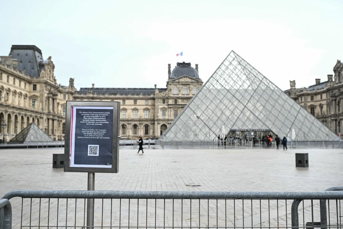 El Louvre permanece cerrado por la huelga de personal