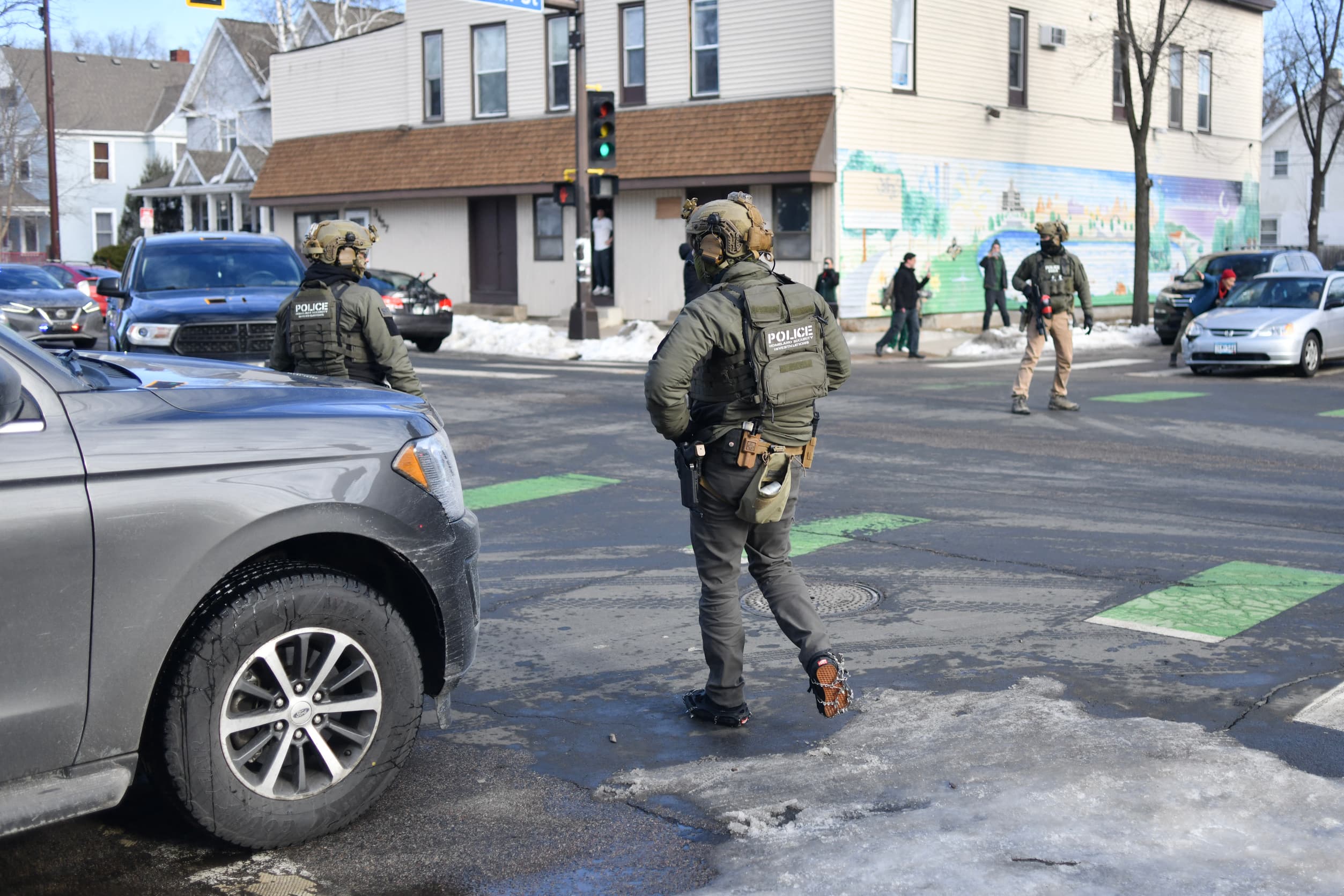 La ONU exige investigar la muerte de una mujer tiroteada por un agente migratorio en EE UU