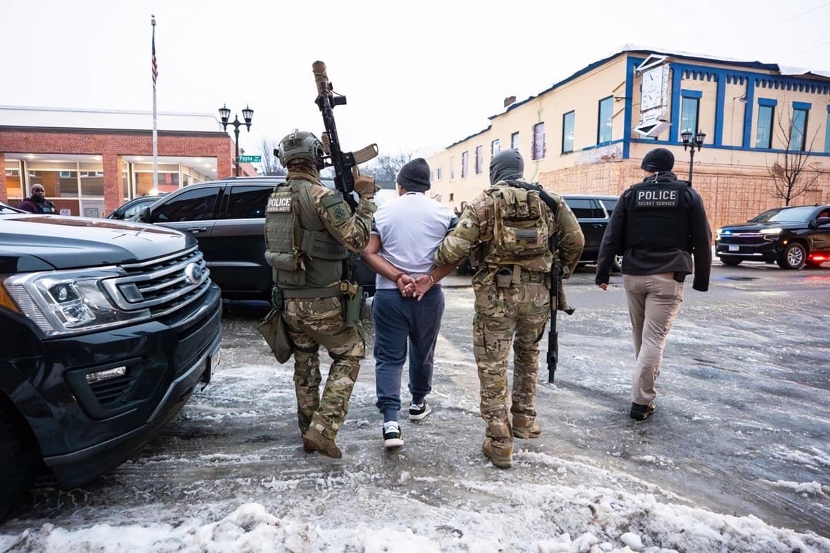 EE UU tuvo más salidas que llegadas de migrantes en 2025, según un informe