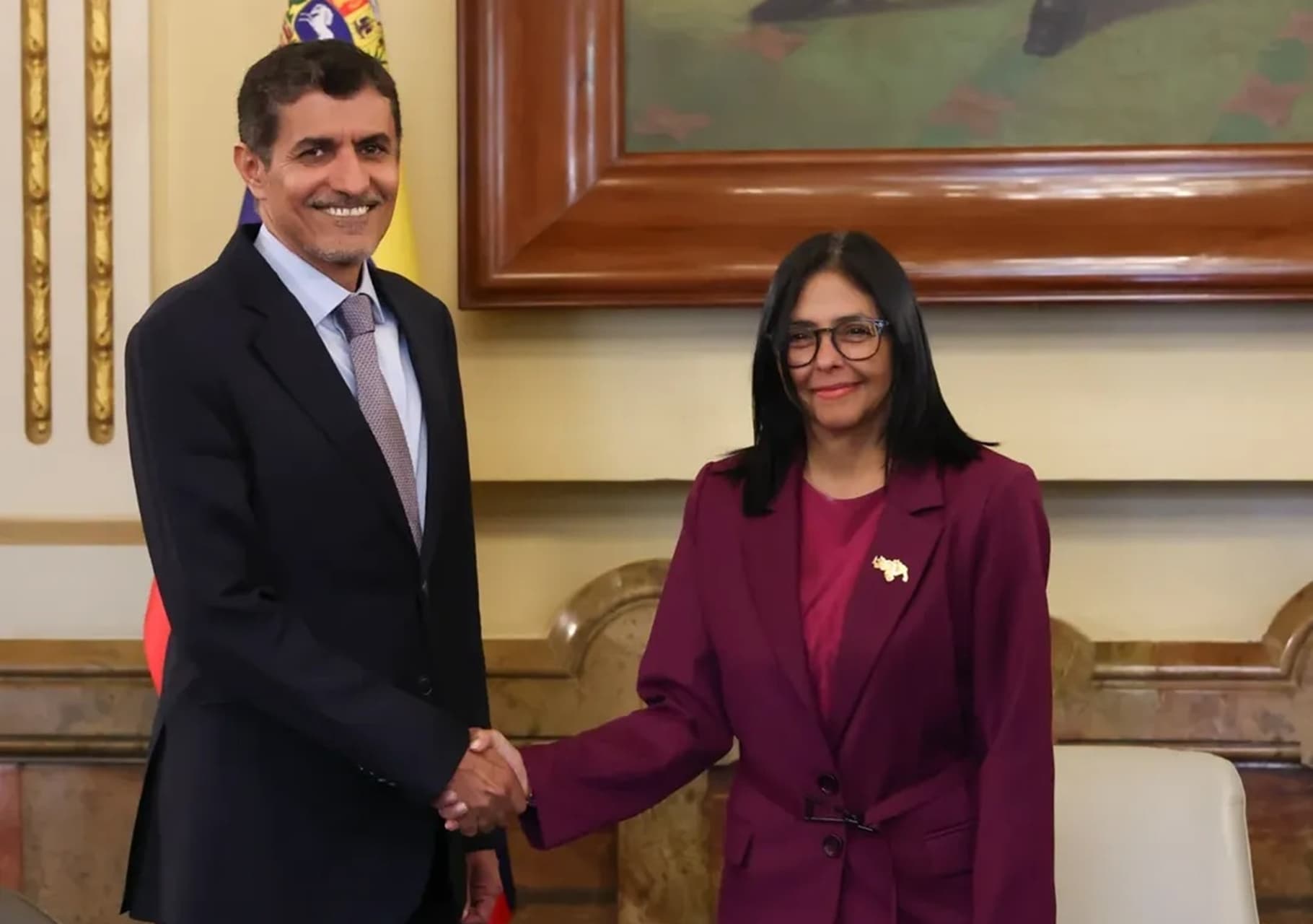 Delcy Rodríguez evalúa opciones de inversión con Emiratos Árabes Unidos